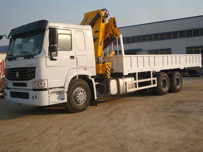 China Sinotruk HOWO 6X4 Crane Mounted Truck ZZ3257N4641 wholesale