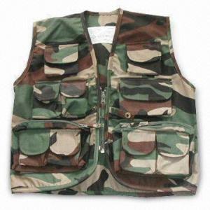 China Free Camo Vest with Pockets, T/C Fabric, Velcro, Button, Zipper, and Lables wholesale