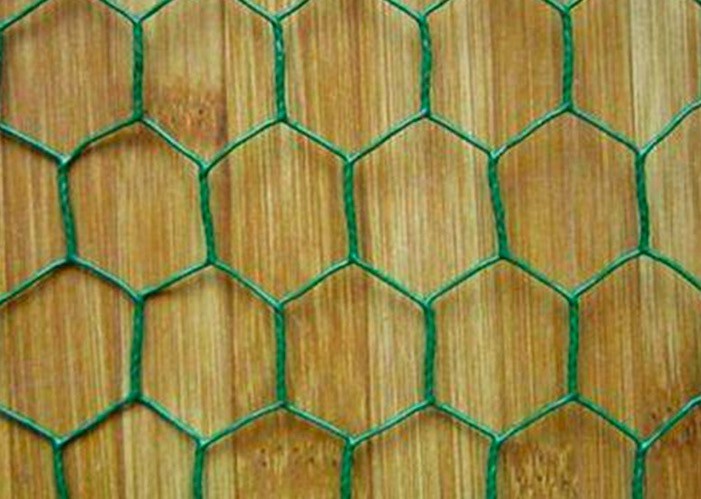 China Galvanized PVC Hexagonal Poultry Netting Mesh 1 inch 20 Gauge 2 ft X 25 ft wholesale
