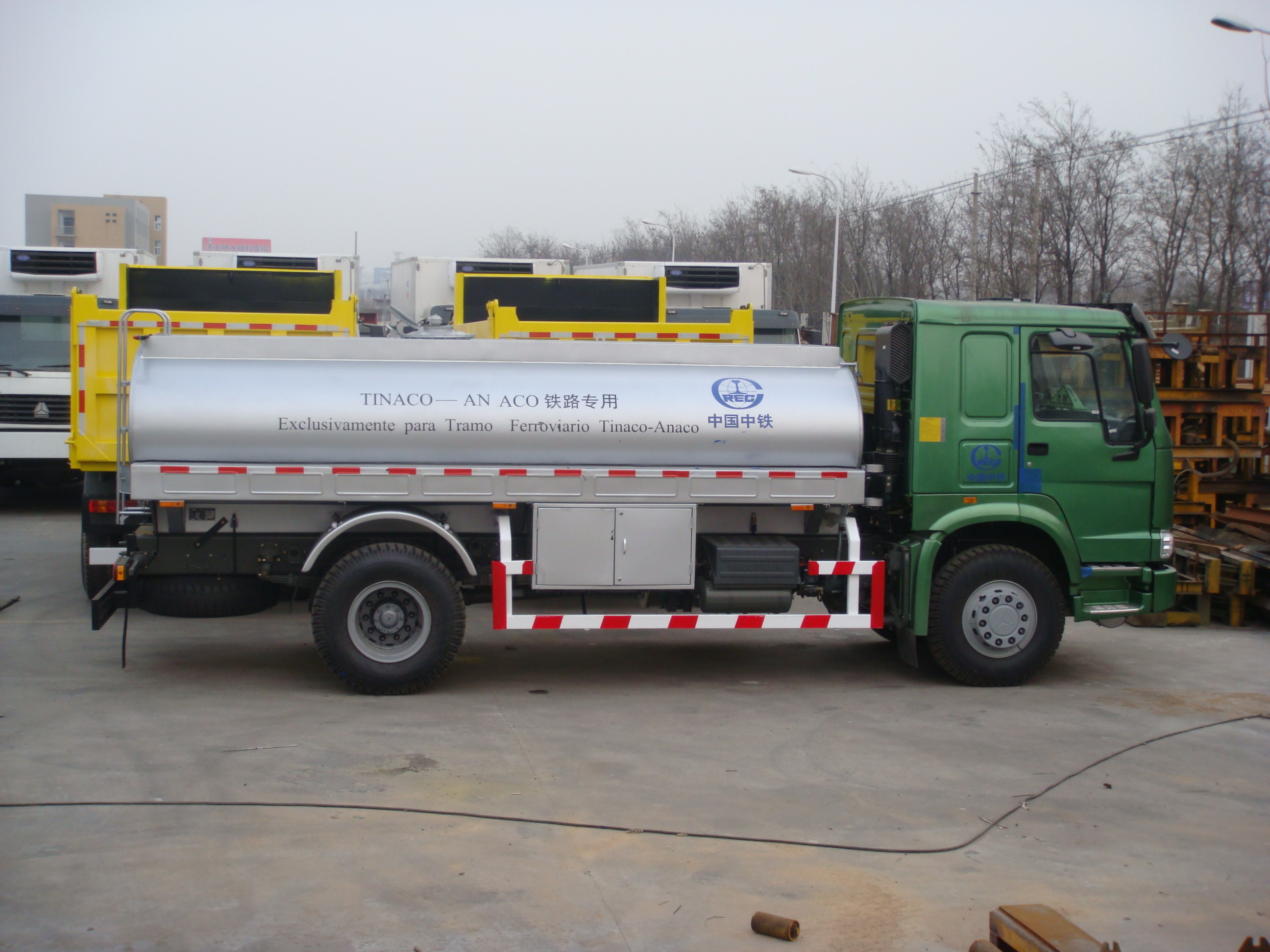 Buy cheap Fuel Tank Truck Howo 4*2 Chassis from wholesalers
