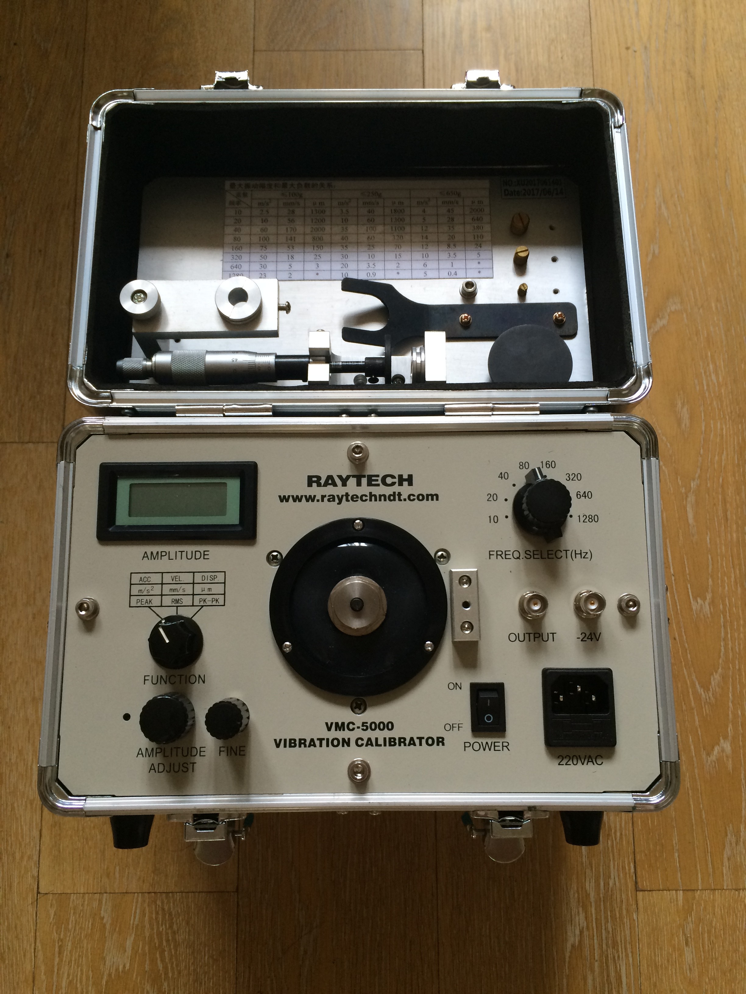Digital Portable Vibration Calibrator, Calibrate Vibration Meter, Vibration Analyzer VMC-5000