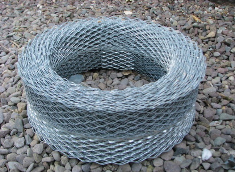 China Light Galvanized Expanded Metal Lath Roll 102mm X 20m For Wall Reinforcement wholesale