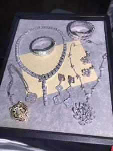 China luxury jewelry stores Sophisticated Custom 18K Gold Jewelry As Wedding Anniversary / Birthday Gift wholesale