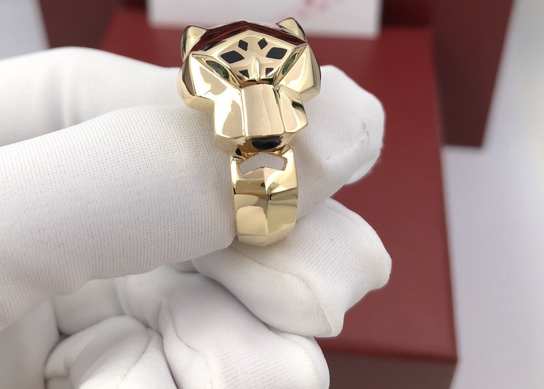 China Stylish Tsavorite Garnets Onyx 18K Gold Engagement Ring For Ladies wholesale