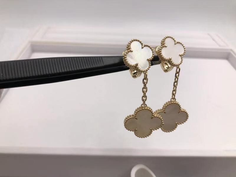 China Simple Stylish Van Cleef Arpels 2 Motifs 18K Gold Earrings Yellow Gold wholesale