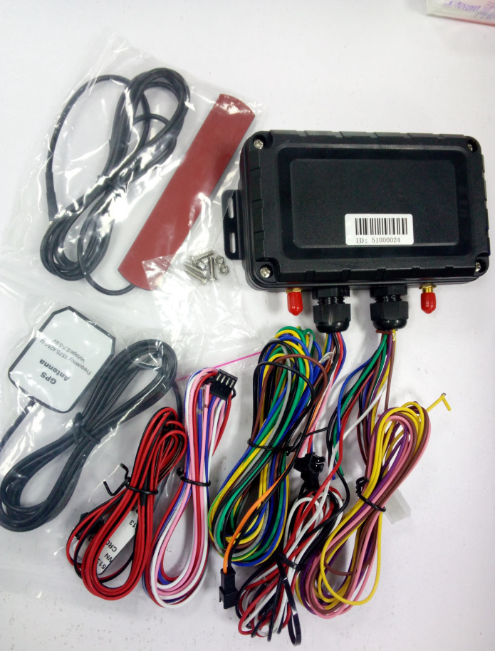 China Black 4g GPS Tracker For Bike Car / 4g Lte Tracker 180mAH Back Up Battery wholesale