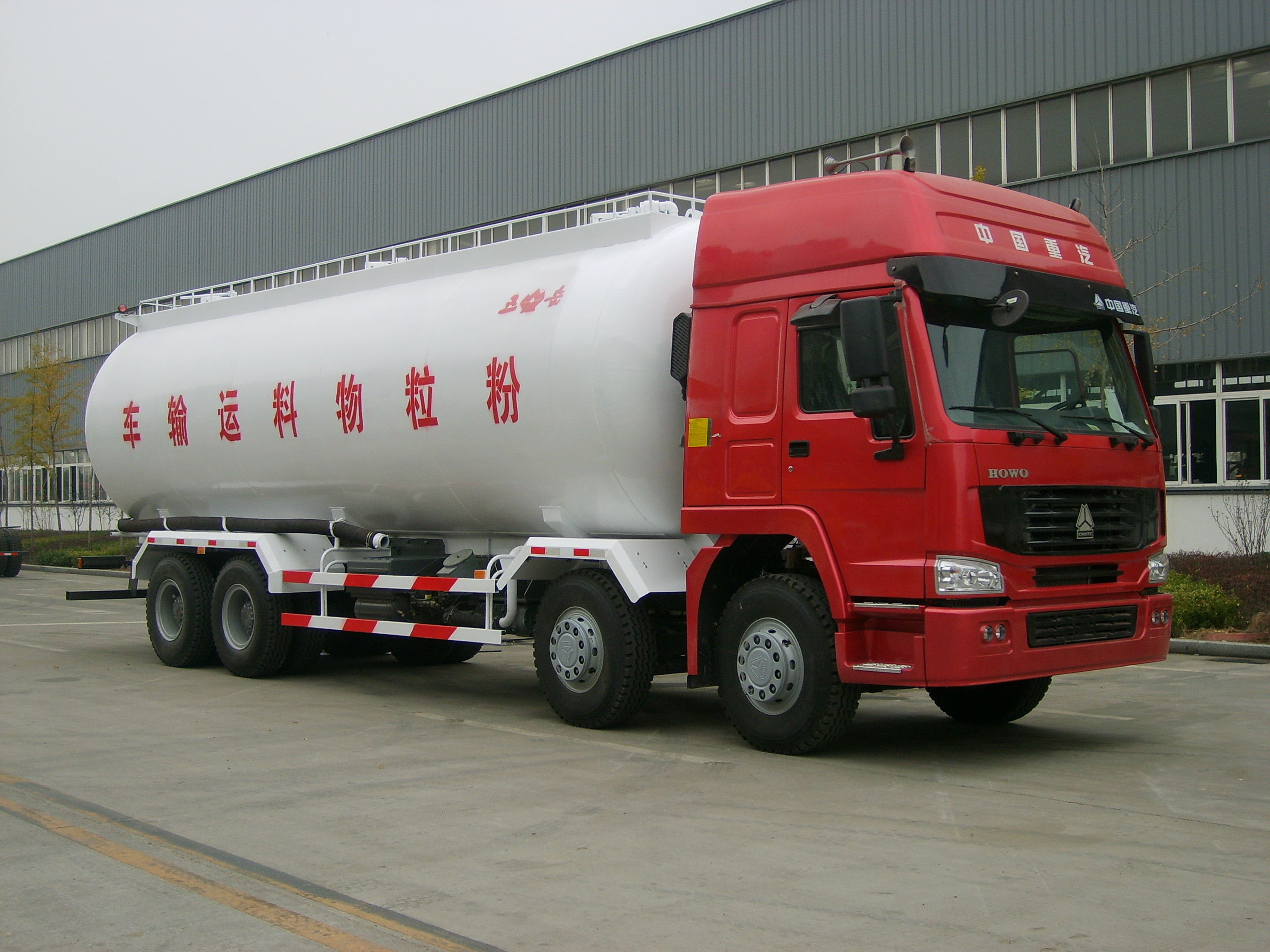 China HOWO 8×4 cement tank ZZ1317M386W wholesale