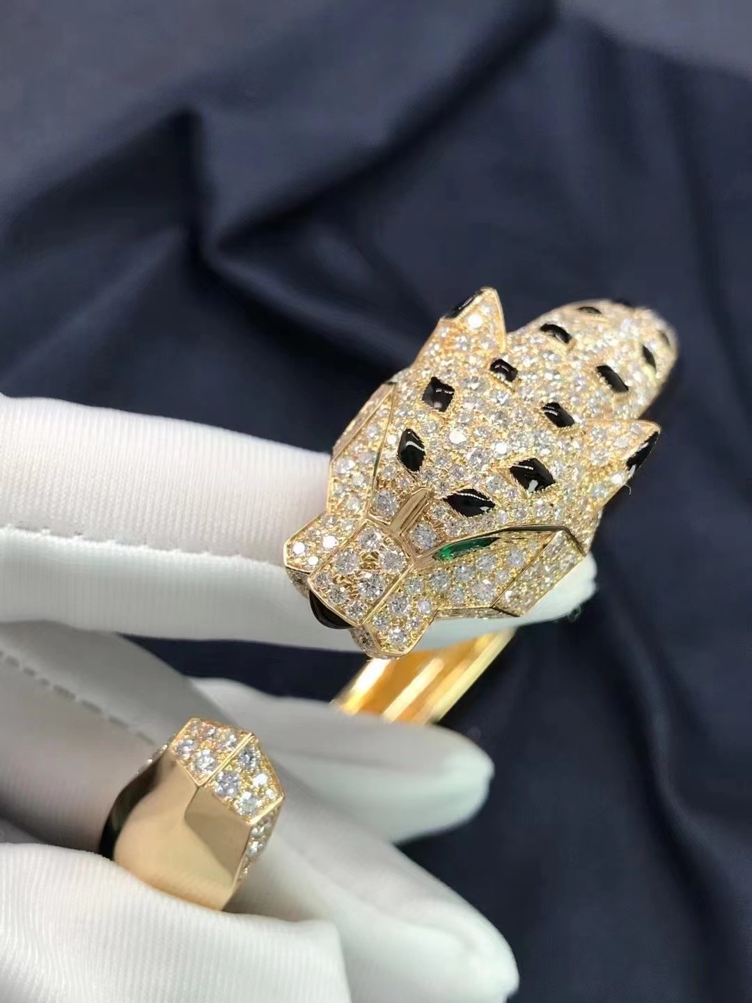 China Diamond Emerald Onyx 18K Yellow Gold Bracelet Panthere De Cartier Bracelet wholesale