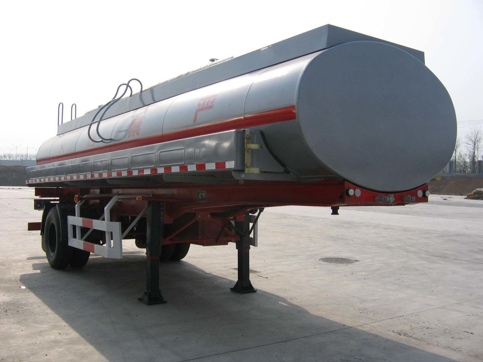 China 15400L Tanker Semi-Trailer with 1 axles for Fuel or Diesel Liqulid	 9151GYY wholesale