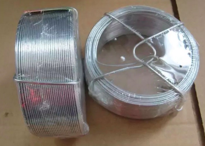 China 1.2mm Diameter Galvanized Tie Wire 0.5KG Garden Twist Wire With Carton Box wholesale