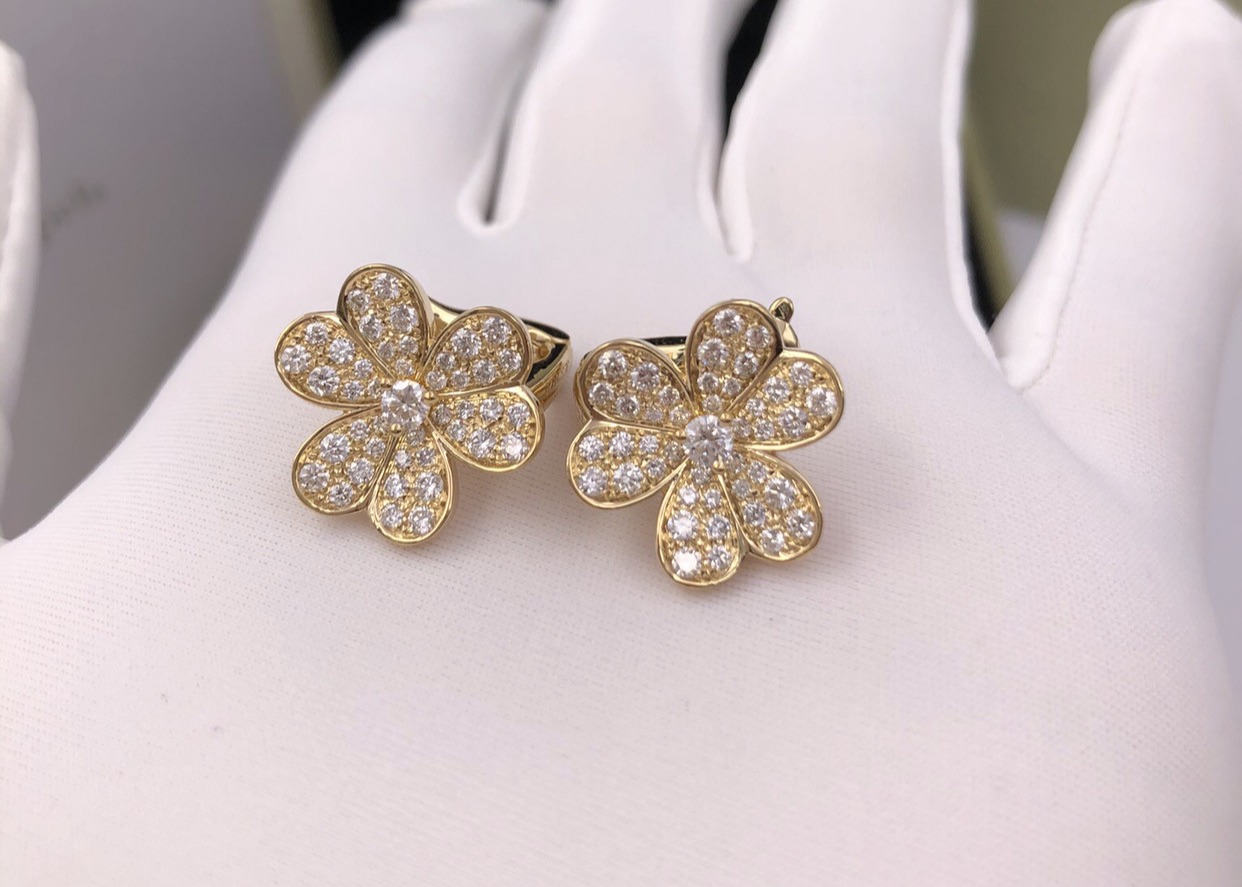 China Glossy Van Cleef And Arpels Magic Alhambra Earrings With Heart Shaped Petal wholesale