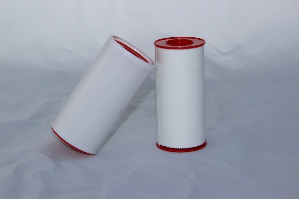 China Easy Tear Breathable Plastic Shell Packaged Cotton Fabric Zinc Oxide Tape wholesale