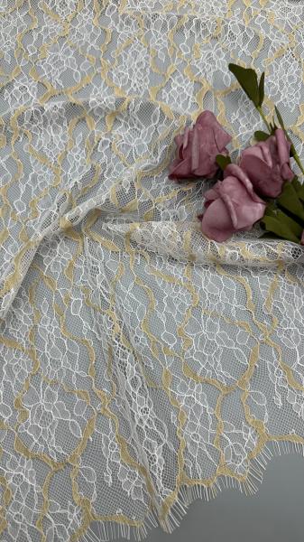 Quality Spring And Summer Season French Chantilly Two-Tone Color Thread Lace With Floral Design With Eyelash Scallop Lightweight For Fashion Dress for sale