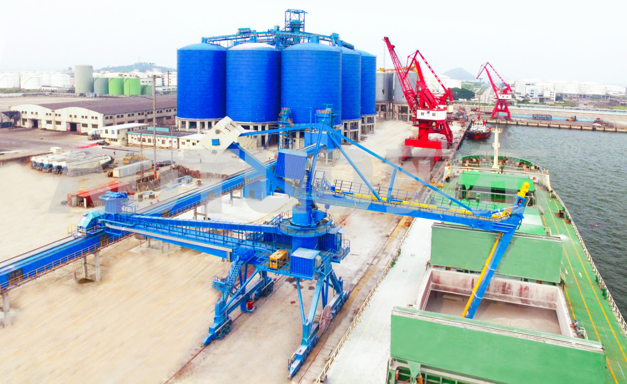 China 200 - 1500t/H Mobile Ship Unloader Energy Saving Environmental Protection wholesale