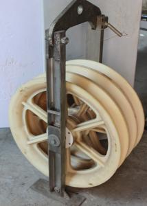 China Transmission Line Stringing Tools 3 Wheel Nylon Stringing Pulley Block for Twin Bundled Conductor wholesale