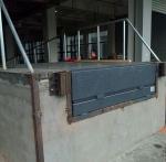 Stationary Or Fixed Warehouse Dock Levelers Loading And Unloading Electric Ramp