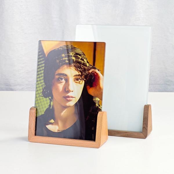 Durable Tabletop Sublimation Glass Photo Frame With Wooden U Shaped Base Custom Printing Tempered Glass Picture Frame