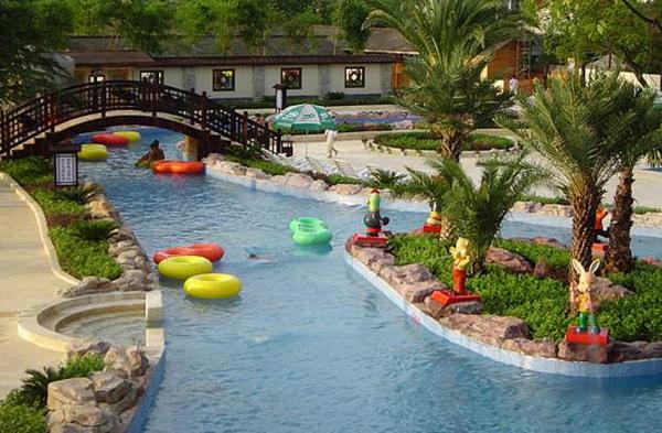 Large Water Park Aqua Play Lazy River with Relaxing Wave Machine