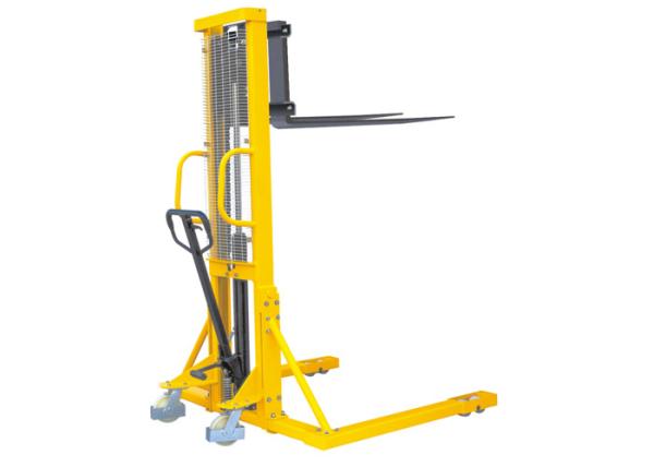 Quality 0.5 Ton Manual Straddle Pallet Stacker With Adjustable Forks Yellow Color for sale