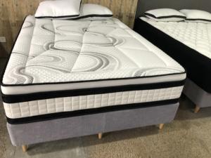 China Soft Memory Foam Pocket Spring Mattress / 2 Inch Memory Foam Bed Topper on sale