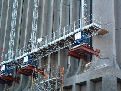 Mobile Elevating Mast Climbing Work Platform Steel Galvanized 3 Phase