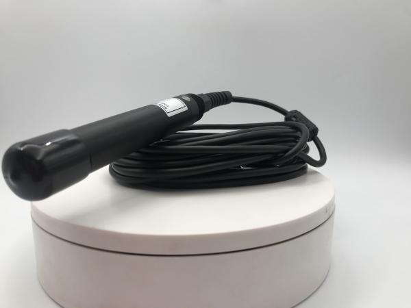 Dissolved oxygen sensor with automatic temperature compensation output signal