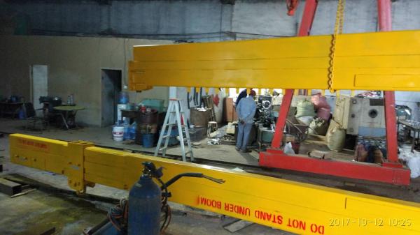 Quality 40 Feet Containers C Shape Loading & Unloading Crane , Glass Lifting Crane,C Shape Glass Unloading Crane for sale