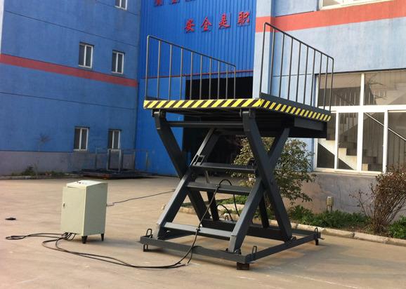 Hydraulic Loading Elevating Dock Lift For Container Loading Goods With Manual