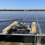 Autonomous Work PV Panel Cleaning Robot 450m2/H2 Anti Fall Protection Mobile App