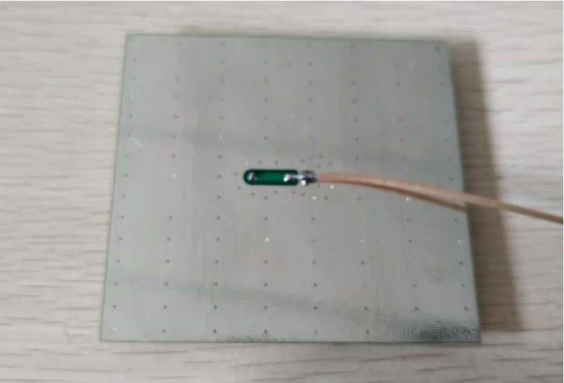 Internal Active Ceramic Patch Antenna Circular Polarization With Ipex Connector