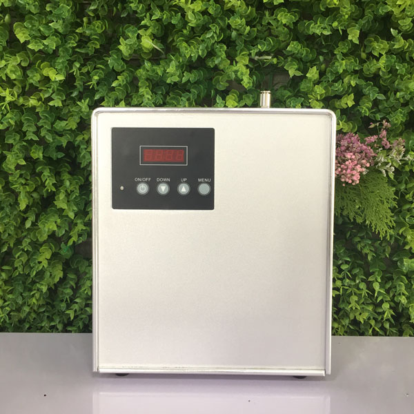 Silver Aluminum Commercial Essential Oil Diffusers Machine With Noise Free And Loner Lifespan