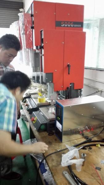Industrial Ultrasonic PVC Welding Machine , Electric Welder Equipment Customized