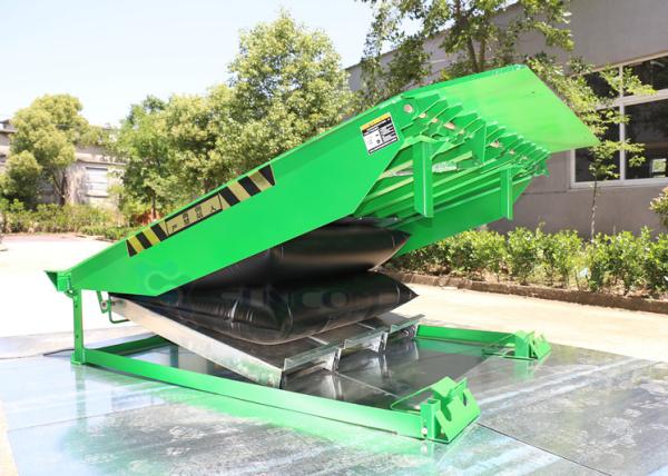 Quality Exterior Safe And Durable 25000LBS Capacity Airbag Dock Leveler For Loading And Unloading for sale