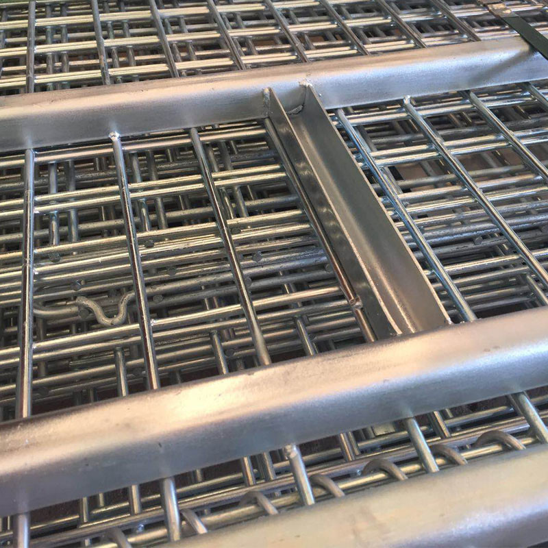 Storage cage in warehouse application