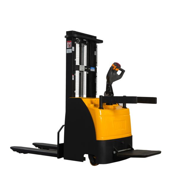 2500kg Diesel Forklift For Stacking Large Cargoes With 5.5 Meters Lifting Height