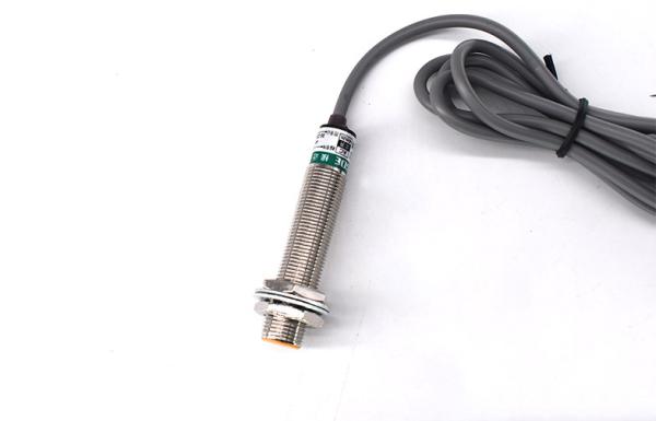 Anti Vibration Inductance Proximity Sensor Detecting Magnetic Metal Wide Voltage
