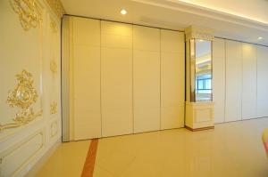 China ODM Acoustic Doors Sliding Garage Doors Soundproof Folding Partition Door wholesale