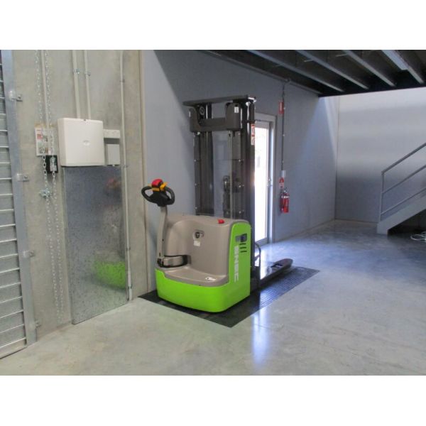 SNSC Telescopic Boom Lifts Telescoping Man Lift For Construction