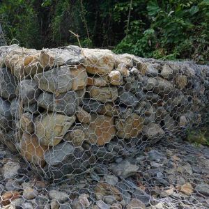China Galvanized Wire Mesh Gabion Baskets Stone Retaining Wall Gabion Basket wholesale