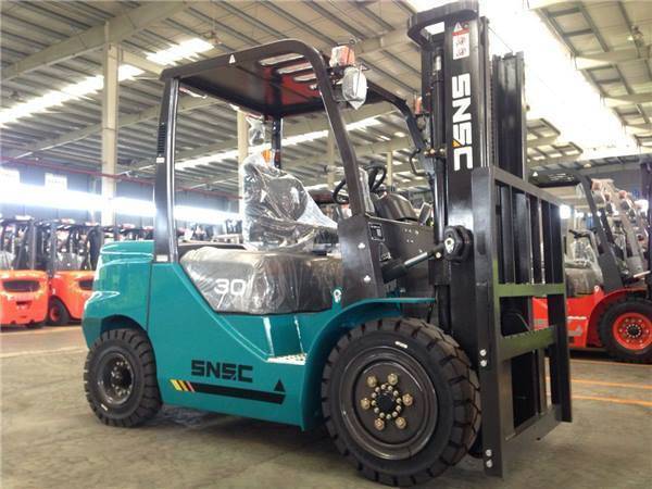 1000kgs-5000kgs Diesel Lift Truck SNSC Diesel Counterbalance