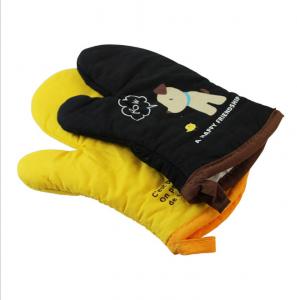 China Slip Resistant Personalised Oven Gloves , Kitchen Oven Mitts Cotton Material wholesale