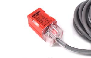 Red PNP Proximity Switch High Reliability With Multiple Protection Function