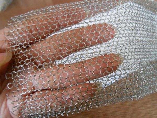 304 Stainless steel knitted wire mesh 0.15mm wire diameter,5mm aperture opening size for filtration