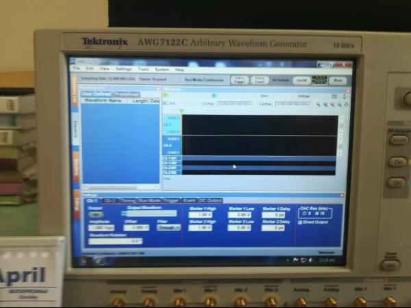 Quality Tektronix AWG7122C Arbitrary Waveform Generator 3.2 GHz or 5.6 GHz 12 GSs/s 2 Channel for sale