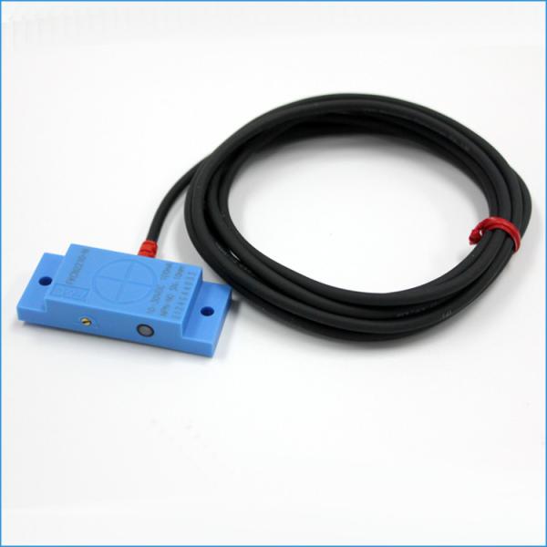 Non-metallic detector sensor and capacitive proximity switch and npn water