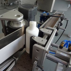 YM515 Self Adhesive PET Round Bottle Labeling Machine Automatic SUS304