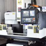 3 Axis Linear Way Vertical CNC Machine BT40 VMC CNC High Speed Machine