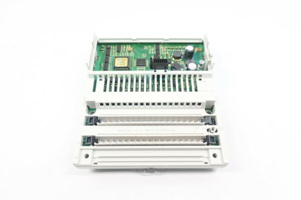 Schneider 8-Channel Differential Current-to-Analog Input Module for Precise