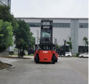 China Cummins QSB6.7 Engine Flexible 20ft 40ft Empty Container Handler For Stacking 3 Layers wholesale