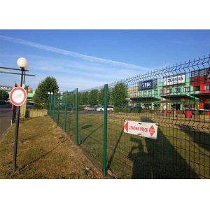 100x300mm Curved V Mesh Security Fencing With Square Post